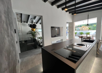 Villa for sale in Nueva Andalucia, Marbella