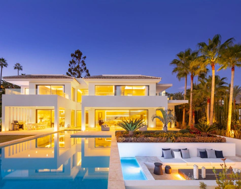 Villa en venta en Nueva Andalucia, Marbella