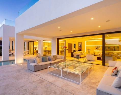 Villa en venta en Nueva Andalucia, Marbella
