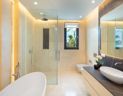 Villa en venta en Nueva Andalucia, Marbella