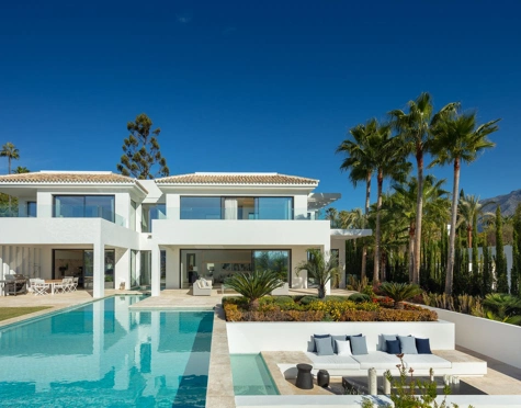 Villa en venta en Nueva Andalucia, Marbella