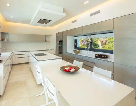 Villa en venta en Nueva Andalucia, Marbella