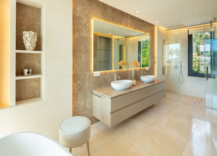 Villa for sale in Nueva Andalucia, Marbella