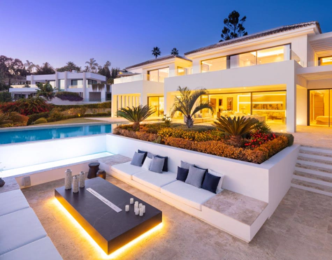 Villa en venta en Nueva Andalucia, Marbella