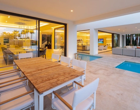 Villa en venta en Nueva Andalucia, Marbella