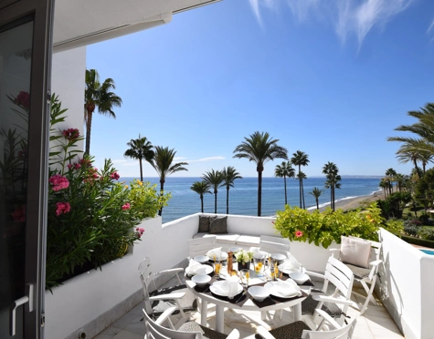 Ático en alquiler a corta temporada en Alcazaba Beach, Estepona East