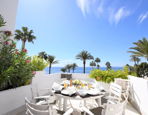 Ático en alquiler a corta temporada en Alcazaba Beach, Estepona East