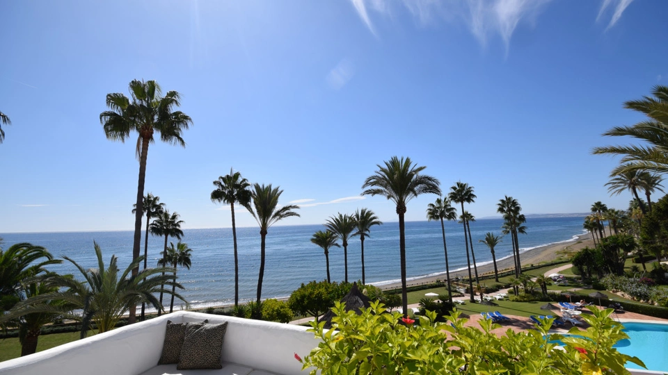 Penthouse for short term rent in Alcazaba Beach, Estepona East