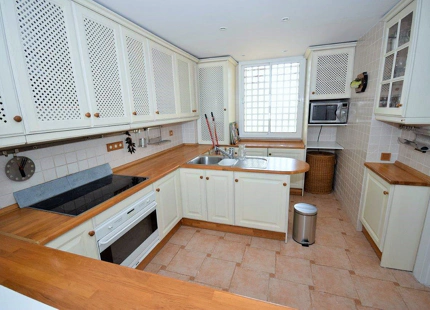 Penthouse for short term rent in Alcazaba Beach, Estepona East