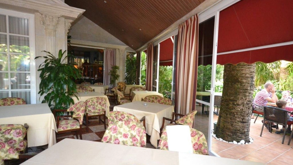Bar for sale in Benavista, Estepona East