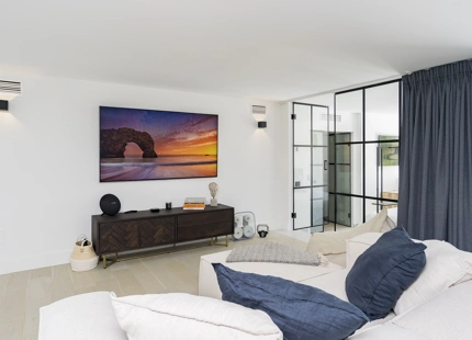 CHARMING 6-BEDROOM VILLA FOR SALE IN BENAHAVÍS WITH STUNNING VIEWS
