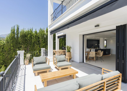 CHARMING 6-BEDROOM VILLA FOR SALE IN BENAHAVÍS WITH STUNNING VIEWS