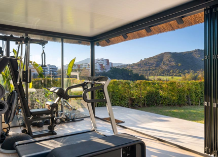 CHARMING 6-BEDROOM VILLA FOR SALE IN BENAHAVÍS WITH STUNNING VIEWS