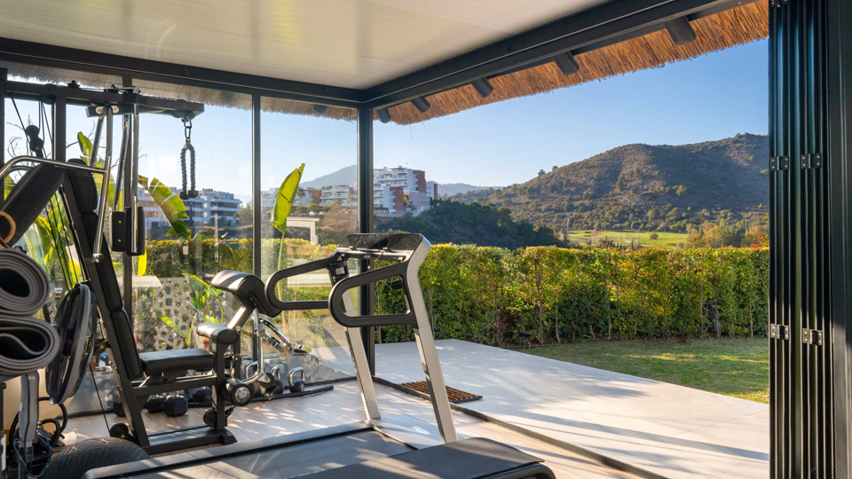 Villa for sale in Puerto del Capitan, Benahavis