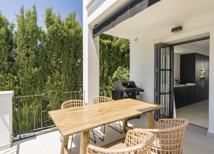 CHARMING 6-BEDROOM VILLA FOR SALE IN BENAHAVÍS WITH STUNNING VIEWS