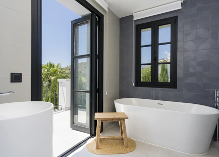 CHARMING 6-BEDROOM VILLA FOR SALE IN BENAHAVÍS WITH STUNNING VIEWS