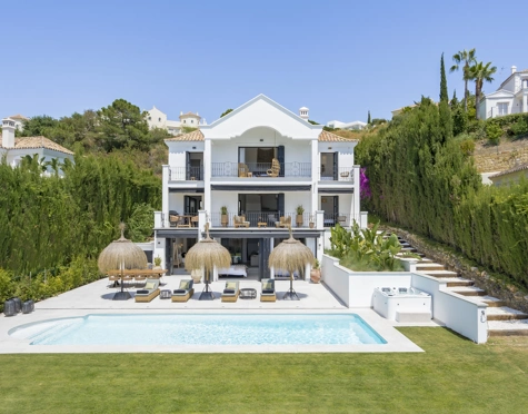 CHARMING 6-BEDROOM VILLA FOR SALE IN BENAHAVÍS WITH STUNNING VIEWS