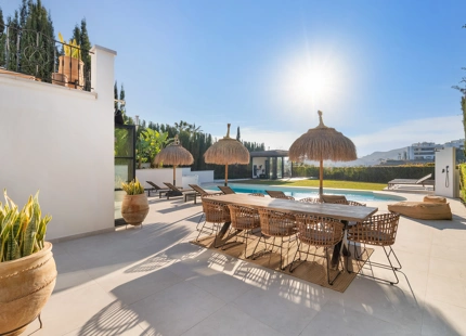CHARMING 6-BEDROOM VILLA FOR SALE IN BENAHAVÍS WITH STUNNING VIEWS