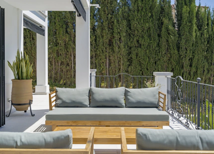 CHARMING 6-BEDROOM VILLA FOR SALE IN BENAHAVÍS WITH STUNNING VIEWS
