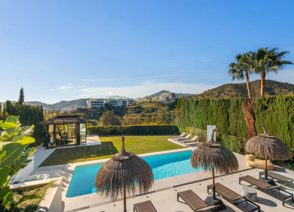 CHARMING 6-BEDROOM VILLA FOR SALE IN BENAHAVÍS WITH STUNNING VIEWS