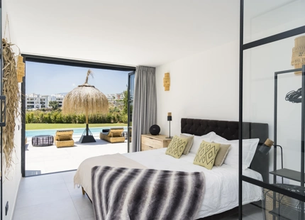 CHARMING 6-BEDROOM VILLA FOR SALE IN BENAHAVÍS WITH STUNNING VIEWS