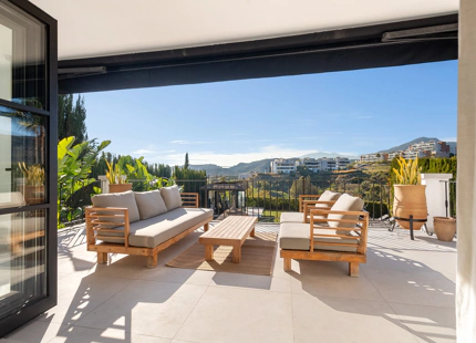 CHARMING 6-BEDROOM VILLA FOR SALE IN BENAHAVÍS WITH STUNNING VIEWS