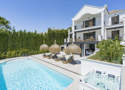 CHARMING 6-BEDROOM VILLA FOR SALE IN BENAHAVÍS WITH STUNNING VIEWS