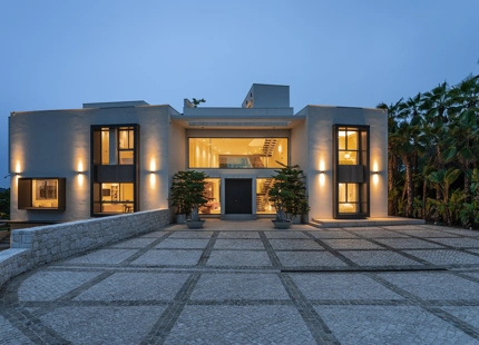 EXCEPTIONAL VILLA WITH IMPRESSIVE FEATURES IN LA ZAGALETA