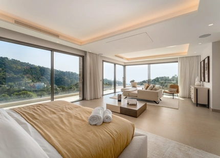 EXCEPTIONAL VILLA WITH IMPRESSIVE FEATURES IN LA ZAGALETA