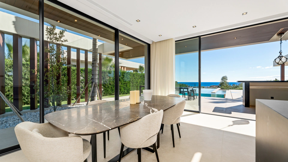 Villa for sale in Los Flamingos Golf, Benahavis
