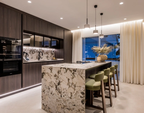 Apartment for sale in Los Monteros Palm Beach, Marbella Este