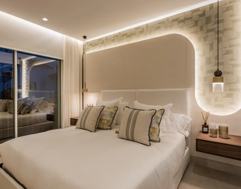 Apartment for sale in Los Monteros Palm Beach, Marbella Este