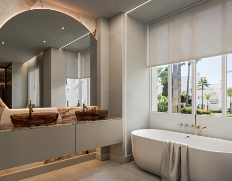 Apartment for sale in Los Monteros Palm Beach, Marbella Este