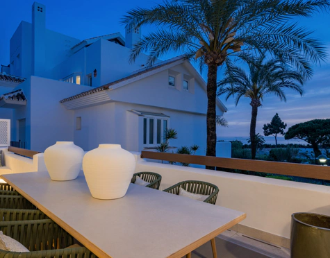 Apartment for sale in Los Monteros Palm Beach, Marbella Este