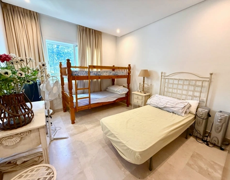 Penthouse for sale in Alcazaba Beach, Estepona East