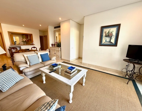 Penthouse for sale in Alcazaba Beach, Estepona East