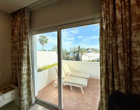 Penthouse for sale in Alcazaba Beach, Estepona East