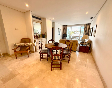 Penthouse for sale in Alcazaba Beach, Estepona East