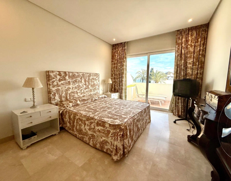 Penthouse for sale in Alcazaba Beach, Estepona East