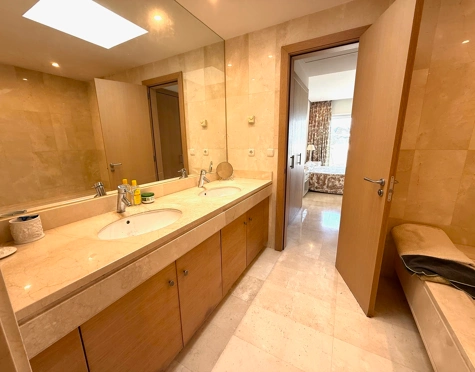 Penthouse for sale in Alcazaba Beach, Estepona East