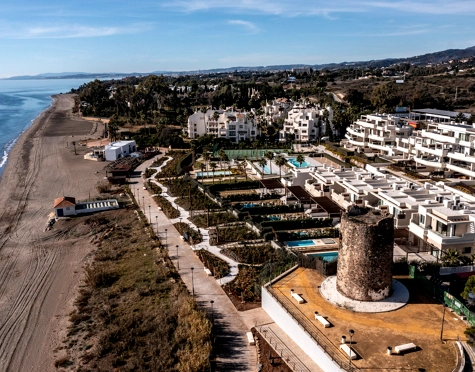 Villa for sale in New Golden Mile, Estepona East