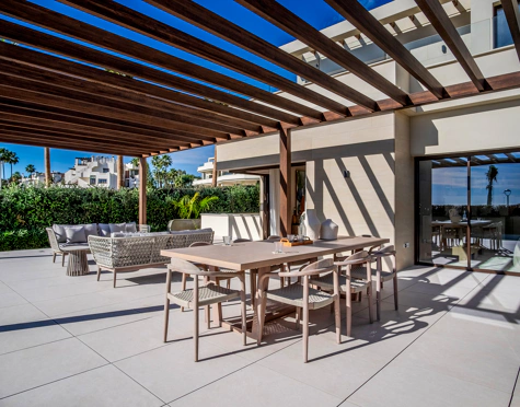 Villa for sale in New Golden Mile, Estepona East