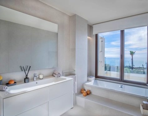 Villa for sale in New Golden Mile, Estepona East