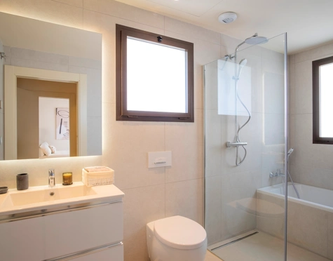 Villa for sale in New Golden Mile, Estepona East