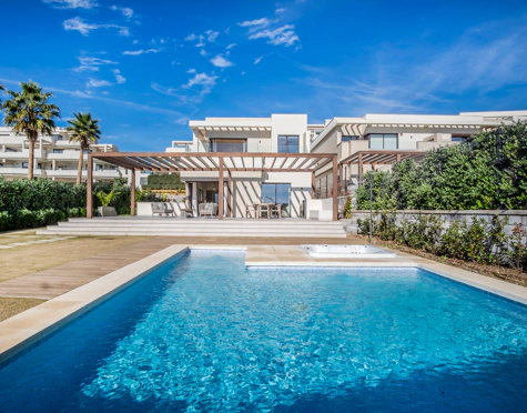 Villa for sale in New Golden Mile, Estepona East