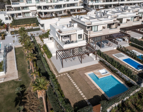 Villa for sale in New Golden Mile, Estepona East
