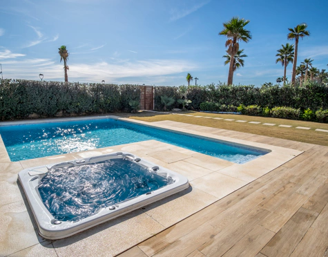 Villa for sale in New Golden Mile, Estepona East
