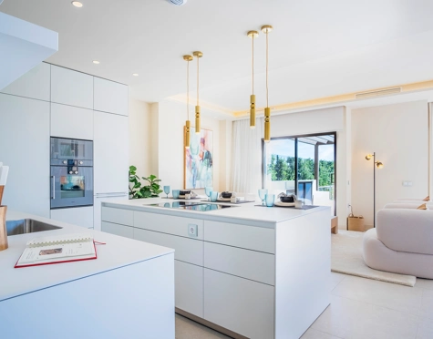 Villa for sale in New Golden Mile, Estepona East