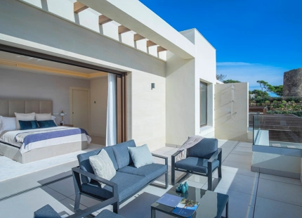 EXQUISITE FRONTLINE BEACH 4-BEDROOM VILLA IN THE NEW GOLDEN MILE