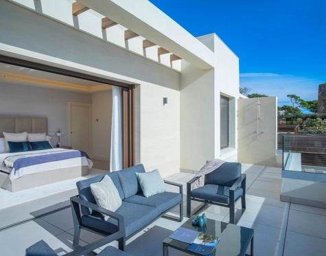 Villa for sale in New Golden Mile, Estepona East